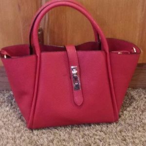 Red purse (boutique)